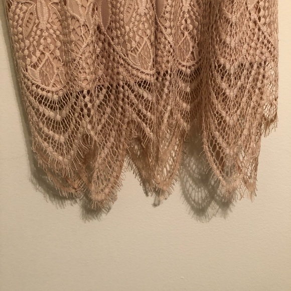 Neutral lace dress with sash - Picture 3 of 4